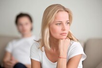 これ「別れたい」のサインかも。男性がしがちな「無意識行動」