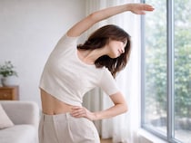 くびれが出ない原因は“体側の硬さ”かも？続けるほど“腰まわりが軽くなる”簡単習慣