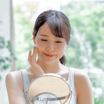 “むくみ＆たるみ”予防。顔の大きさ問題を解決に導く【簡単小顔ストレッチ】