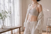ぽっこりの原因は“筋力不足だけじゃない”。40代以降のお腹を変える座ったままの整え習慣
