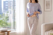 【40代以降】キツくないのにお腹まわりスッキリ？“効かせ方”で変わる大人の腹筋習慣