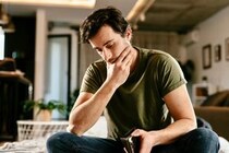 好かれてないから？ 男性がなかなかLINEを返信してくれない「理由」