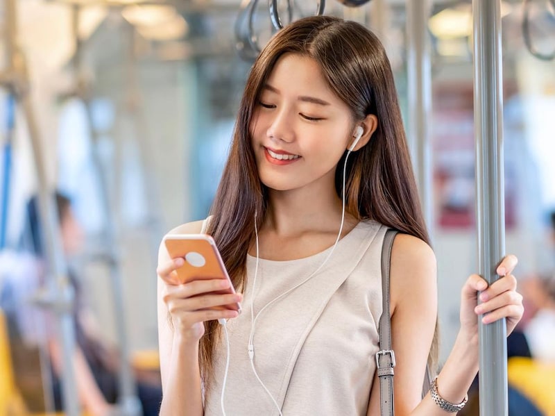 男が惹かれるのは外見より“雰囲気”。本命に選ばれる女性の「共通点」