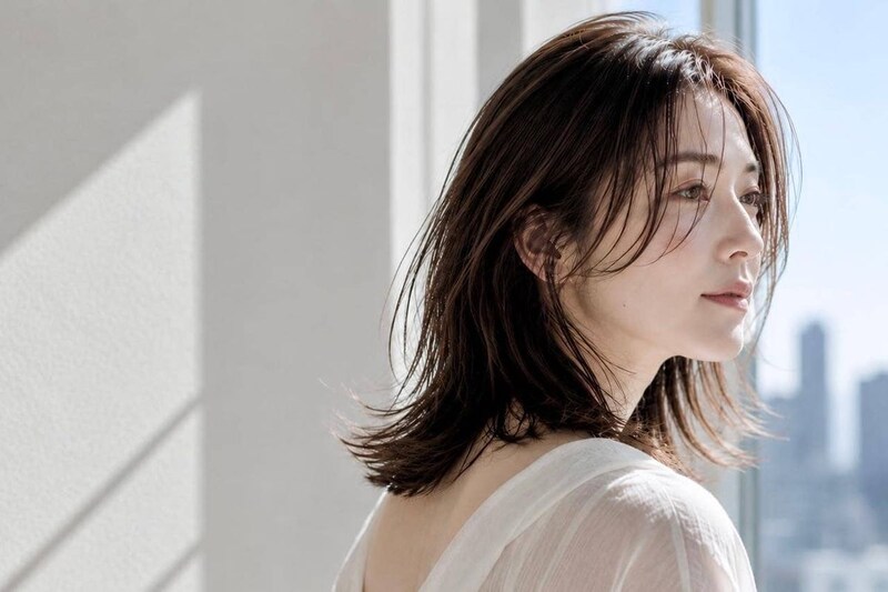 レイヤーあり vs なし、2026春夏に若見えするのはどっち?大人ヘアの正解バランス
