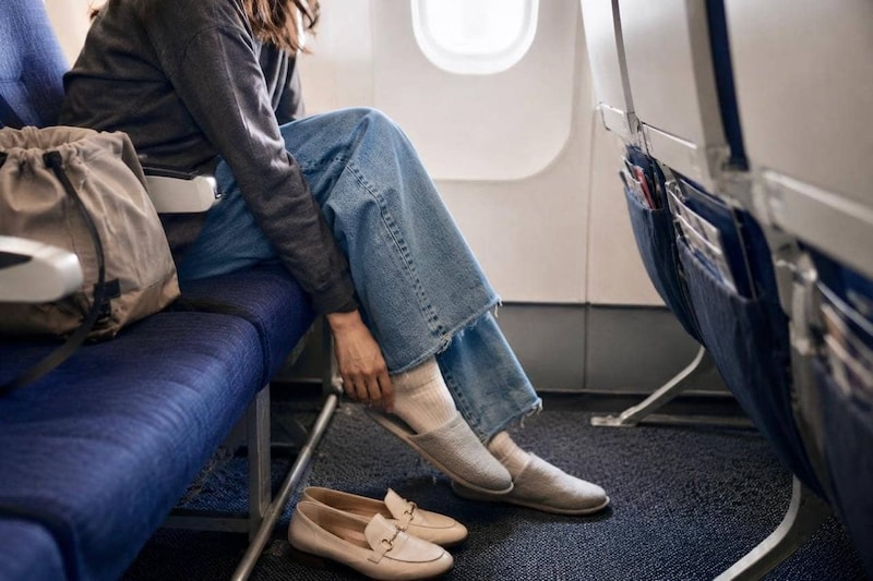 【思考をキレイにする旅の仕方（523）】飛行機でスリッパに履き替えるタイミング