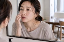 ファンデ、気づくと毛穴落ちしてない？初夏に増える“大人のベース崩れ問題”