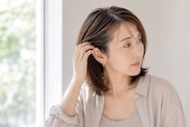 最近、一気に増えた気がする…。40代以降に白髪が増えやすくなる理由