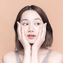 加速する“顔のたるみ”に歯止めを。１日１分【笑顔を美しくする】簡単ストレッチ