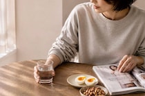 ダイエット中なのに食べたくなる…。40代以降が知っておきたい“空腹との付き合い方”