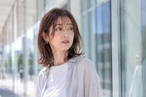 湿気で前髪が決まらない…。大人世代が見直したい“顔まわり問題”の解決策