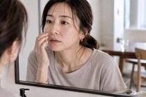 ファンデ、気づくと毛穴落ちしてない？初夏に増える“大人のベース崩れ問題”