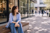 なぜか後回しにされやすい…。恋愛で損するタイプの女性の特徴