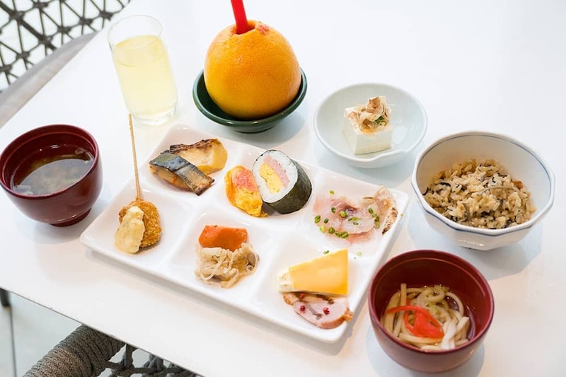 沖縄グルメや宮古島の郷土料理をそろえる朝食ビュッフェ。【宮古島来間リゾート シーウッドホテル】