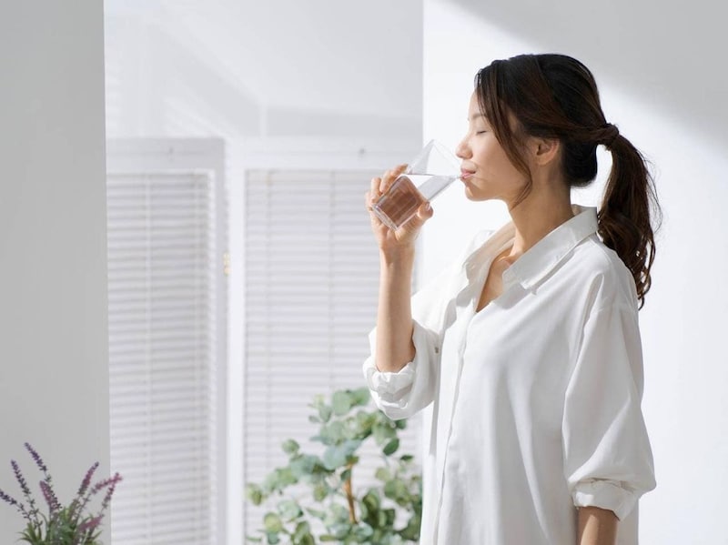 １週間で−1.5kgに成功。SNSで話題の「水ダイエット」を本気で試してみた“結果”