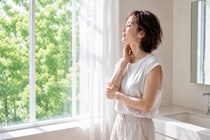 ベタつくのに乾燥する…。梅雨から夏に見直したい快適ボディケア３選【保湿・角質・フェムケア】