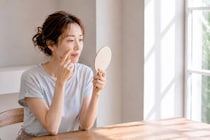 毛穴もくすみも気になる…。40代以上が見直したい“洗顔選び”の正解