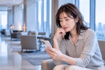 「なんで毎回、彼の顔色をうかがってしまうの？」恋愛疲れしやすい女性の特徴
