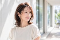 その分け目、今の自分に合ってる？40代・50代が見直したい“大人ヘア”のポイント
