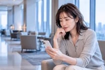 「なんで毎回、彼の顔色をうかがってしまうの？」恋愛疲れしやすい女性の特徴