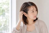 最近、一気に増えた気がする…。40代以降に白髪が増えやすくなる理由