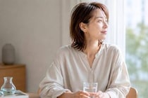 高いコスメを使えば安心？若く見える人が整えている“スキンケア習慣”【40代・50代】