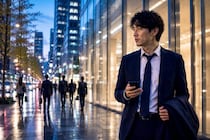 考えすぎ？「忙しいだけ」と思いたい心理が不倫・浮気を見抜けなくする理由