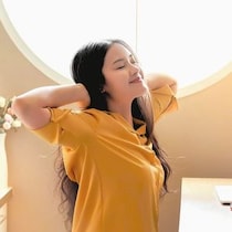 デスクワークの合間にダイエット【老け胸＆内巻き肩の予防】に効く簡単ストレッチ