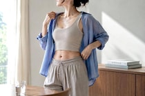 座りっぱなしでお腹のぽっこり感が気になる人に。縮こまった体幹をゆるめる“ねじり習慣”