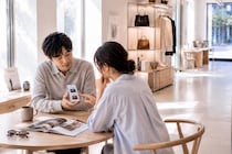 決断する前に聞いてくる。男性が本命にだけ見せる”相談グセ”の正体