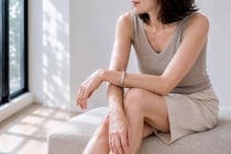 老け見えの原因は“ひじ・ひざ”かも…。40代・50代が見直したいボディケア習慣