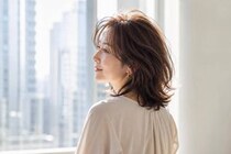 トップがペタッとすると…。40代以降に見直したい“髪のボリューム感”