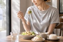 「サラダなら安心」は思い込み？ダイエット中に見直したい夏ランチの選び方