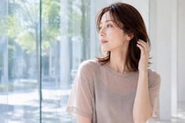 去年と同じメイクに見える…。2026夏はプラス１品でアカ抜ける。大人の名品コスメ３選