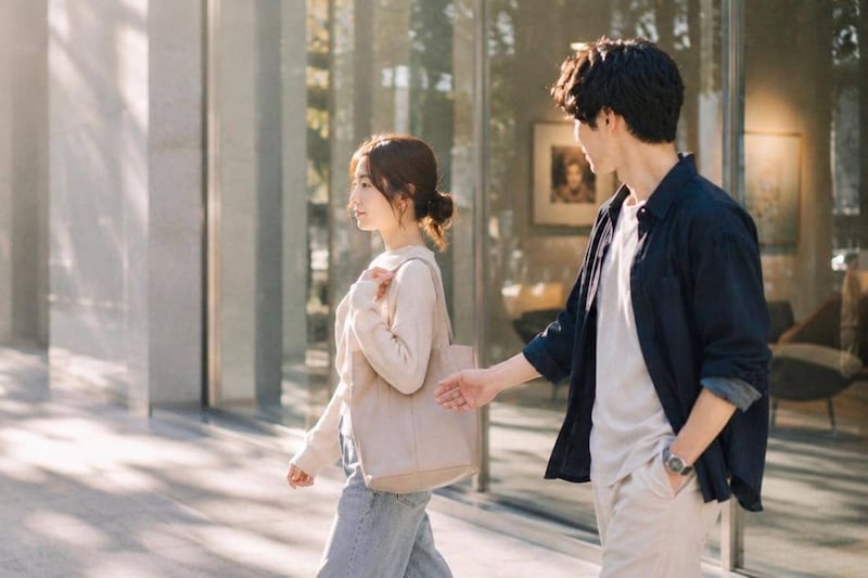 「頼んでないのに、なんで?」男性が“放っておけない女性”にだけ見せる行動