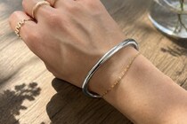 お手頃なのに高見え。40代・50代の夏アクセは「サージカルステンレス」を選びたい理由