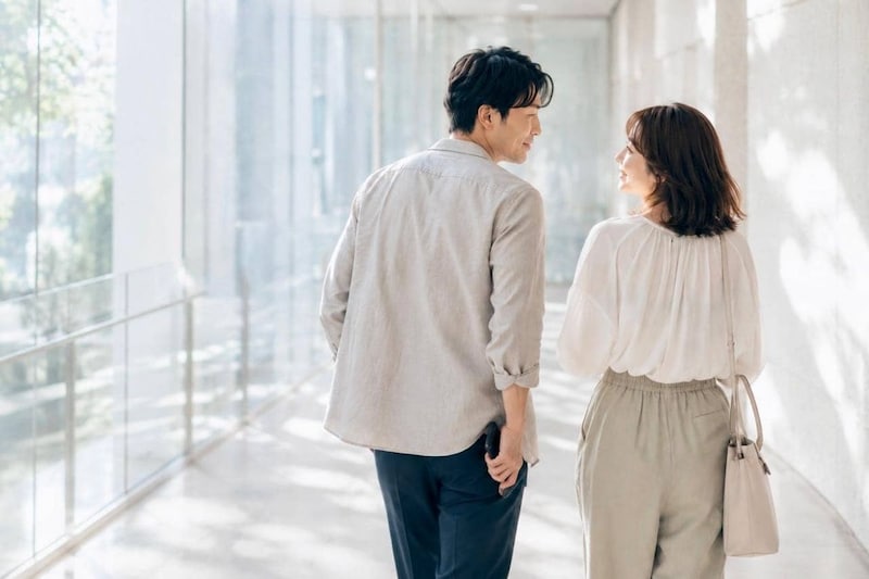 「なぜ先に私の都合を聞くの?」男性があなたを“優先し始めた”ときに見せる行動