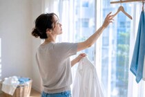 「急に肩が上がりにくくなった…」40代以降に知っておきたい体のサイン