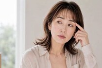 なんとなくメイクが古く見える…。40代・50代が見直したい“眉の太さと色”