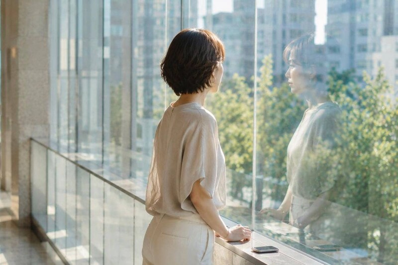 「必ず連絡する」を信じて…。不倫発覚後、待ち続けてしまう女性心理
