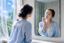 “日焼け跡が戻らない…”は年齢肌のサイン？40代からの肌に起きる変化とケアの見直し方