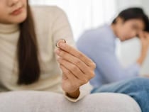 妻にはバレてないだろ…。不倫する男性が無意識に出している「サイン」