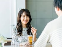 媚びてるわけでもないのに…。男性が本気になる“ゆるモテ女子”の共通点