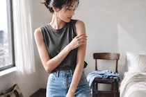 くすみが気になってノースリーブが着られない…。夏こそ見直したい“腕・肩のボディケア”