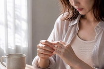 最近、指輪をきつく感じる瞬間が増えた…。40代以降が知っておきたい体の変化