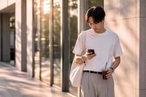 急に返信が早くなった？男性があなたを“優先し始めた”ときに見られる変化