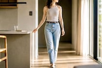 【立ったとき片脚に重心が偏りやすい…】立ったまま30秒。体の軸を整える簡単エクササイズ
