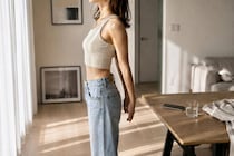 【朝から体が重い日が続いている…】立ったまま30秒。ヨガの「山のポーズ」で姿勢を整える簡単習慣