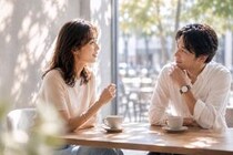 「この子とは何時間でも話せる」男性が夢中になる“会話上手”な女性の共通点