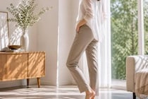 スッと細見え＆脚ラインが変わる。40代以降の“太もも裏の硬さ”をゆるめる簡単習慣