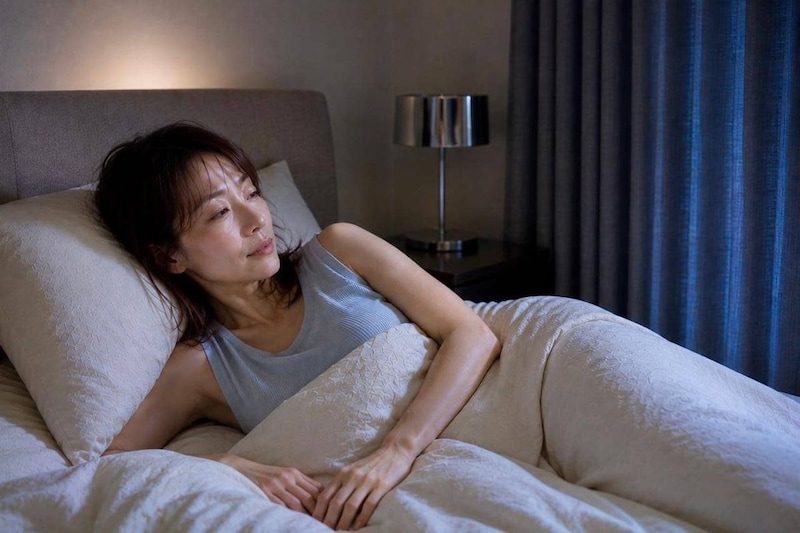 「夜中に何度も目が覚める…」40代以降が知っておきたい”女性ホルモン”と眠りの変化